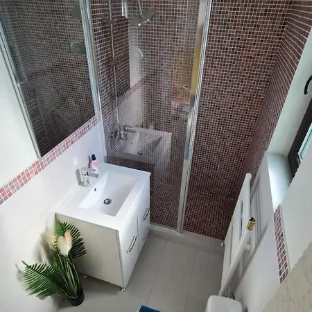 Apartment Pomiculturii 6 *