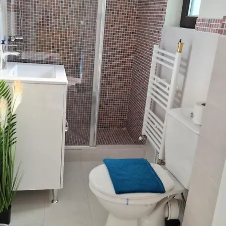 Pomiculturii 6 公寓 *